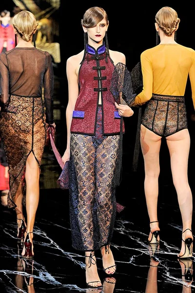 Look 11